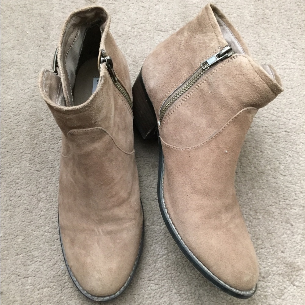 Steve Madden ankle bootie. Size 8.5.